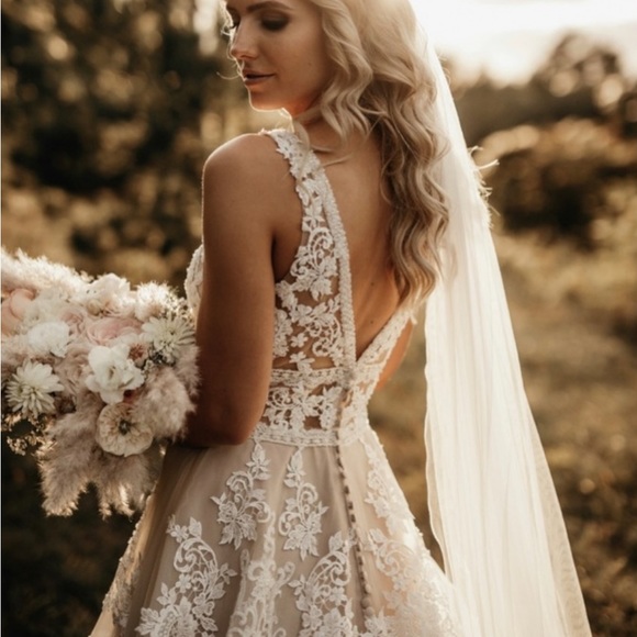 🆕💕 Gorgeous Randy Fenoli Bridal Gown and Veil Worn Once!! All proceeds donating! - Picture 3 of 7